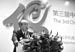 昨日,2011第三屆中國(guó)傳媒產(chǎn)業(yè)高峰論壇開幕。中歐國(guó)際工商學(xué)院副院長(zhǎng)張維炯致歡迎辭。本報(bào)記者 王申 攝 昨日,2011第三屆中國(guó)傳媒產(chǎn)業(yè)高峰論壇開幕。中歐國(guó)際工商學(xué)院副院長(zhǎng)張維炯致歡迎辭。本報(bào)記者 王申 攝