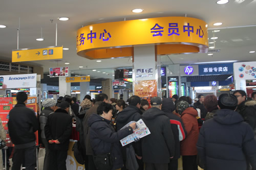試營業(yè)當天人潮涌動